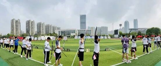 【成都大运会】射箭、艺术体操比赛落幕 运动员迫不及待“邂逅”大熊猫