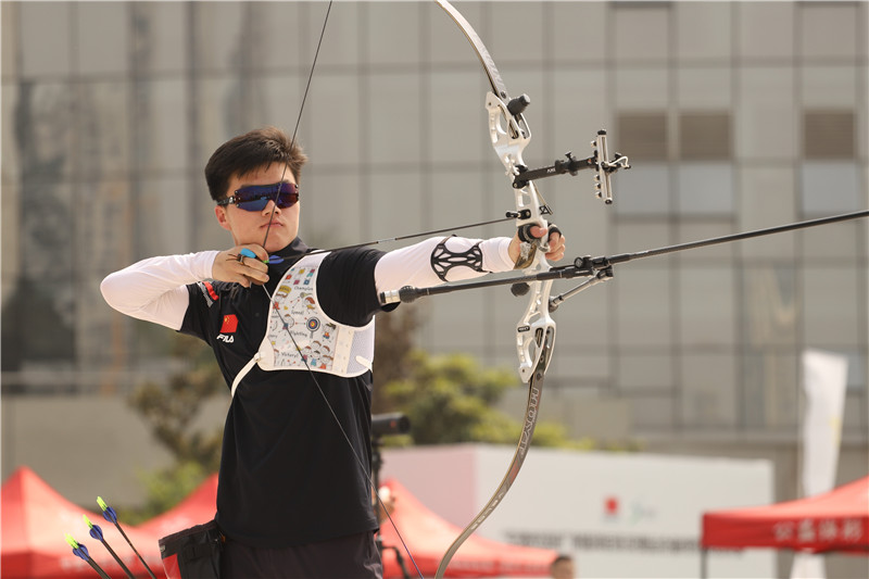 “超级射手”室外射箭邀请赛举行