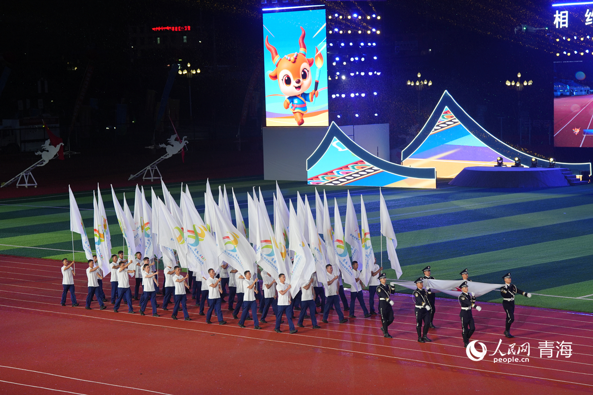 青海省第八届少数民族传统体育运动会在黄南开幕(图1)