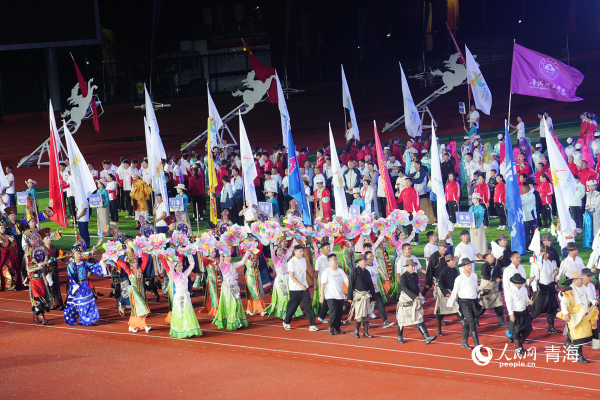 青海省第八届少数民族传统体育运动会在黄南开幕(图2)