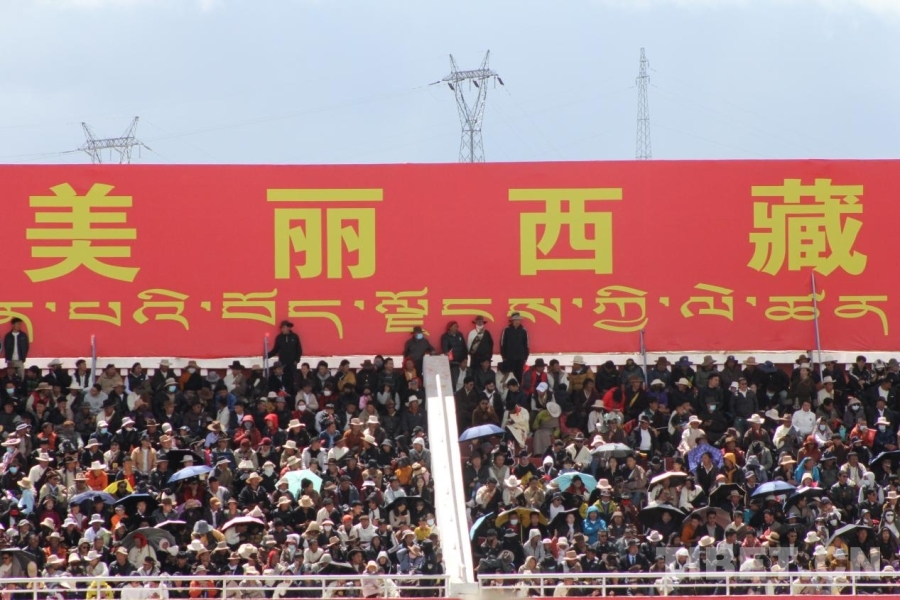 2025年那曲市恰青赛马节开赛(图1)