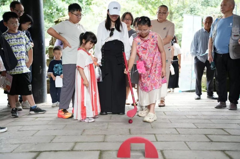 汉服巡游+古风互动 四川遂宁龙凤古镇国庆人气爆棚(图6)