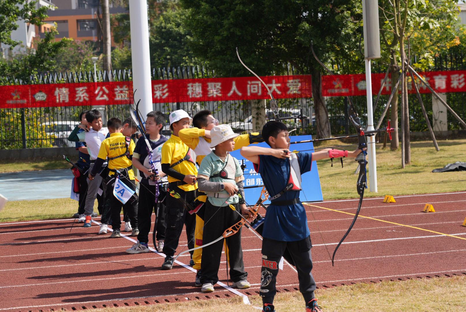 迎全运、当先锋200余名“小小射箭手”现场“切磋”(图1)