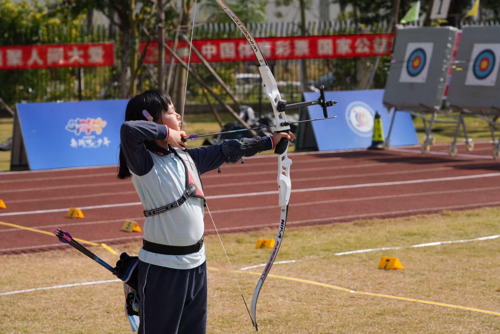 迎全运、当先锋200余名“小小射箭手”现场“切磋”(图2)