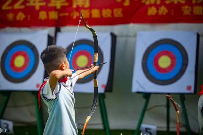 儿童弓箭射箭是一项既有趣又有益的运动项目(图3)