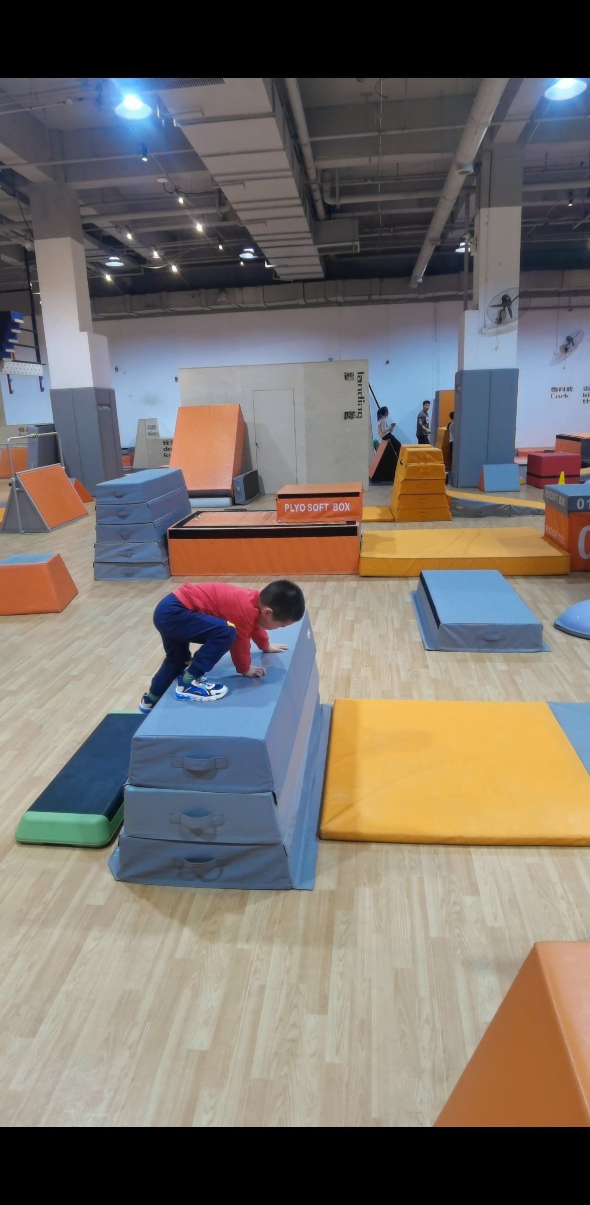 鑫飞幼儿园开展“快乐运动 强健体魄”春季运动会