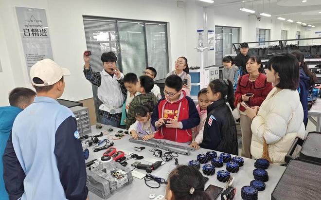 乘“新”而上名师全区“串门上课”学生足不出校打卡名师课堂(图3)