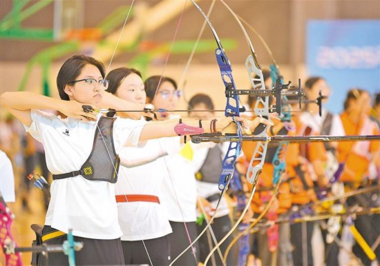 不染发、少饭局、睡书堆陈道明活成了娱乐圈的“异类”(图1) 不染发、少饭局、睡书堆陈道明活成了娱乐圈的“异类”