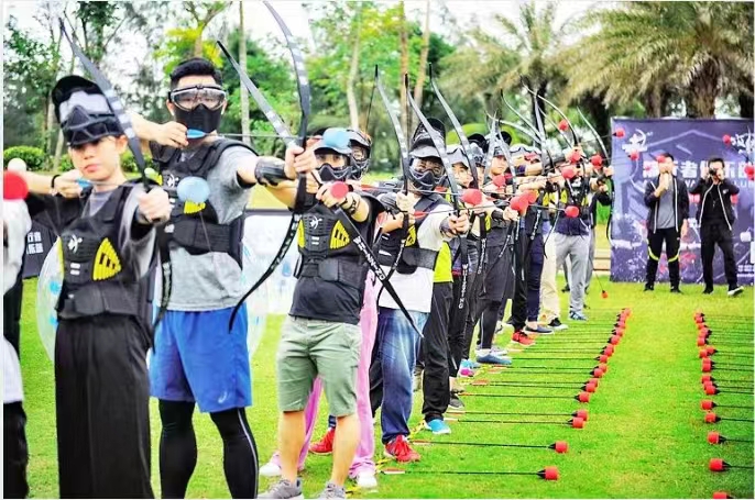 搓玉米锯木头吃饺子 游客乌苏里江江畔体验开耕之乐(图1) 搓玉米锯木头吃饺子 游客乌苏里江江畔体验开耕之乐