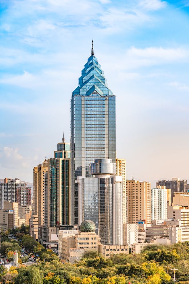 新疆乌鲁木齐旅游5天4晚报团旅游攻略新疆五天四晚游跟团费用(图1)