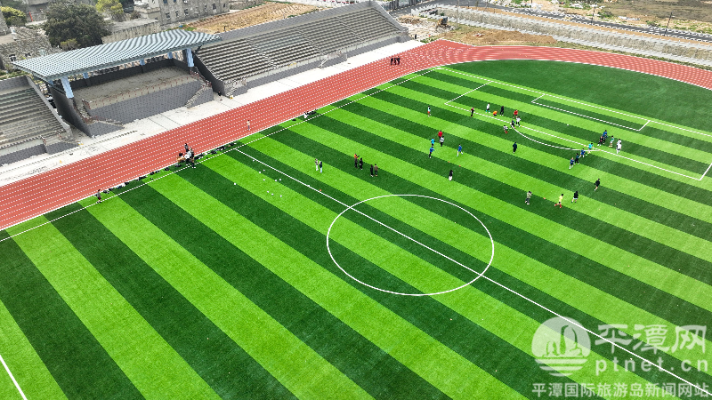 平潭综合训练基地足球场即将焕新亮相(图1)
